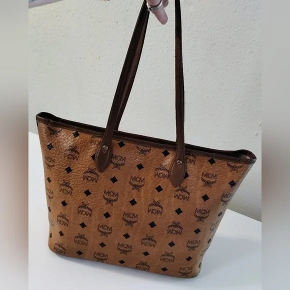 MCM Medium Liz Shopper Tote With MCM Bone Bag Charm - Picture 9 of 14